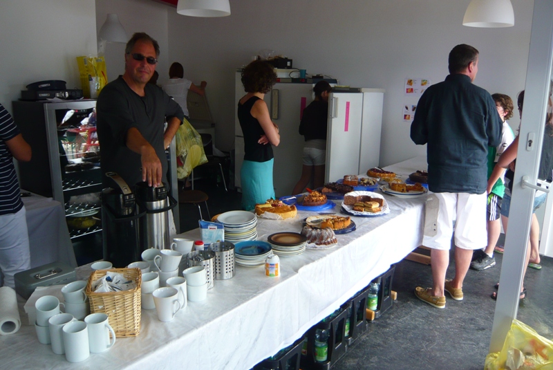 Pfingsten 2011 - Frühstücks- und Kuchentheke im neuen Anbau