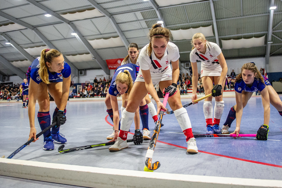 Spielszene Hallenhockey in der Primus Valor Arena (c) Dirk Markgraf